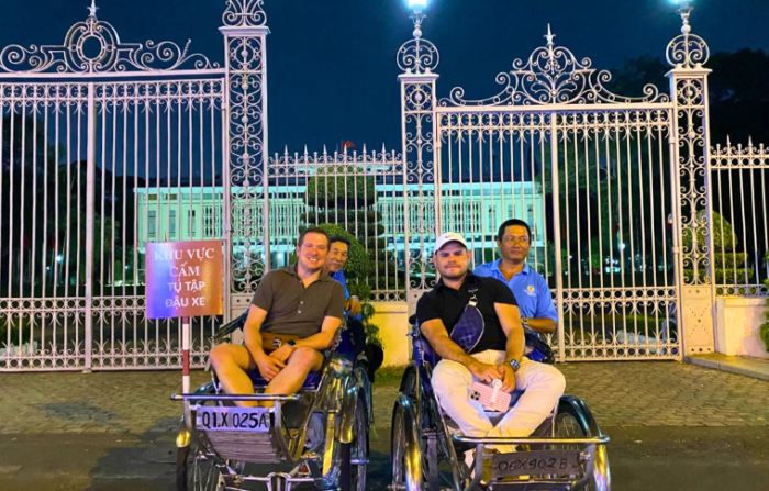 the independence palace at night