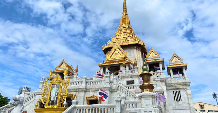 the temple of golden Buddha 