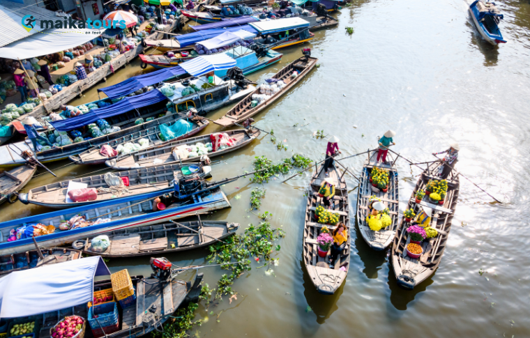 a lively scene at Cai Rang Floating Market 