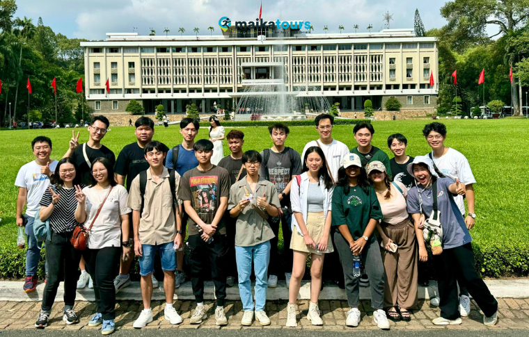 a group of students at the independence palace 